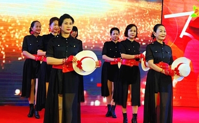 時(shí)尚銀發(fā)藝術(shù)院天津分院?jiǎn)?dòng)暨津南45+媚女人旗袍匯慶三八節(jié)聯(lián)歡匯慶圓滿舉行